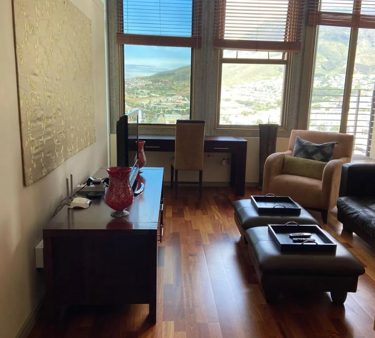 Iconic Cartwright - Luxury And Amazing Views - No Loadshedding Apartment Cape Town 0*,  South Africa